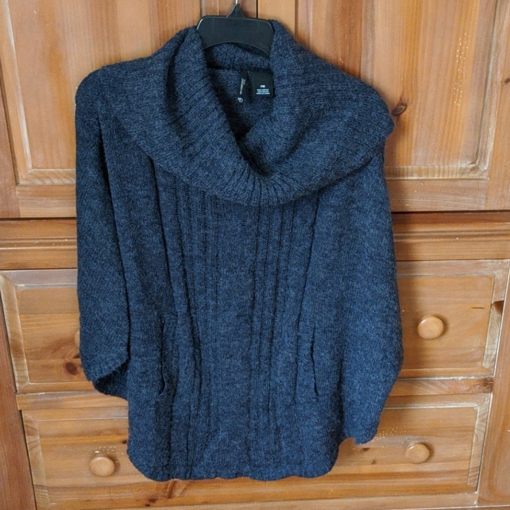 Sweater (cape-like)
